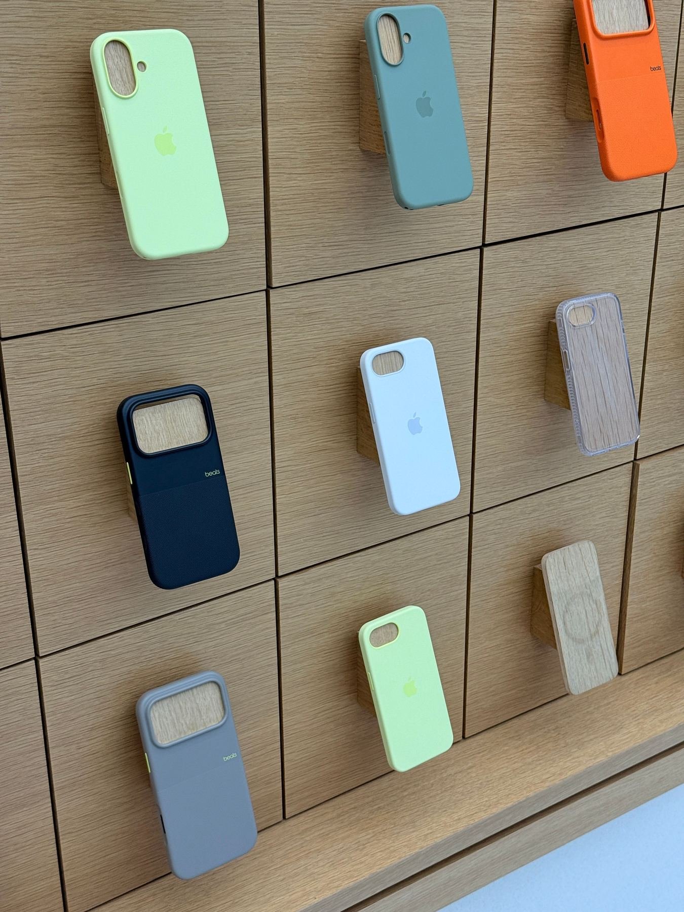 Phone cases and accessories display