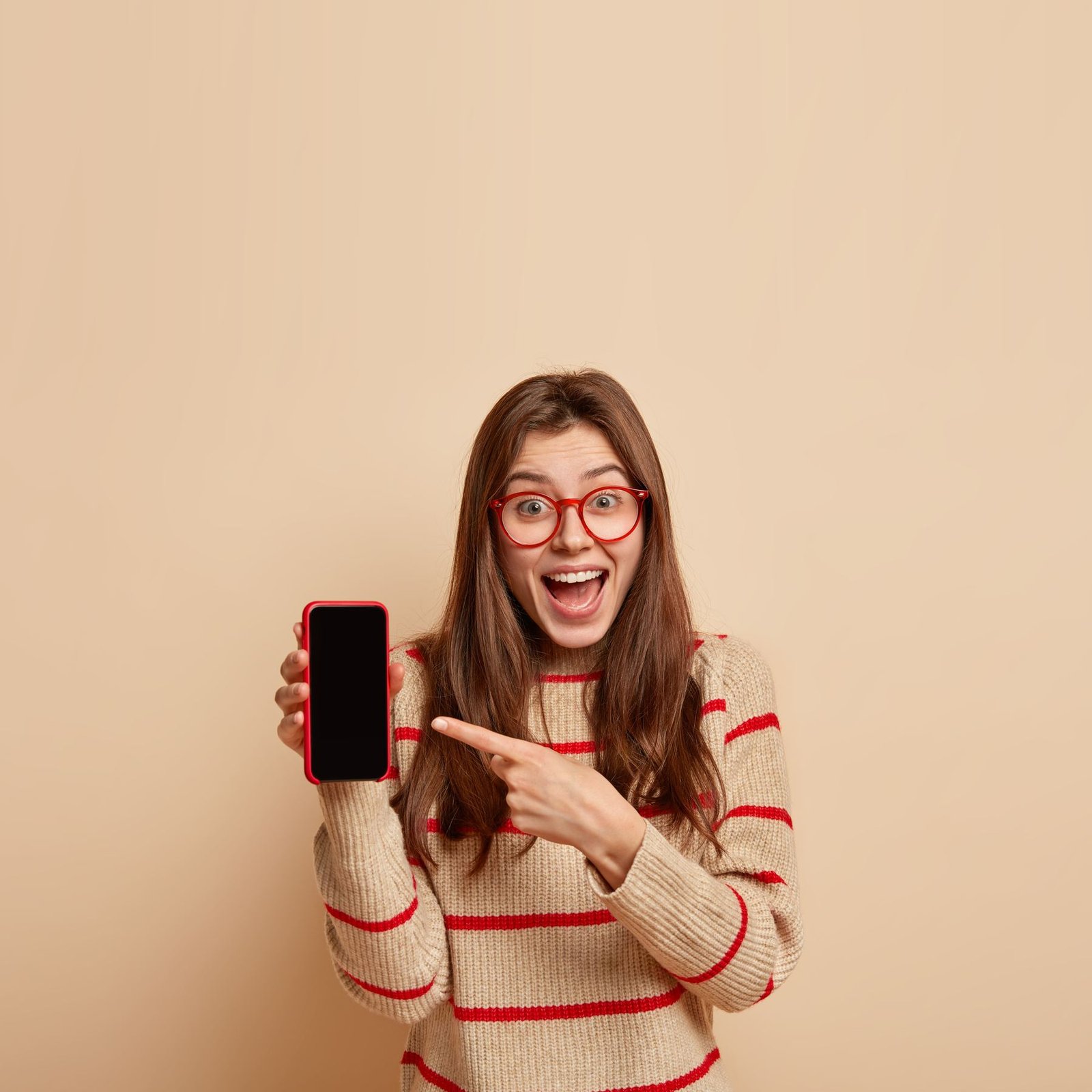 Smartphone and accessories arranged for everyday use